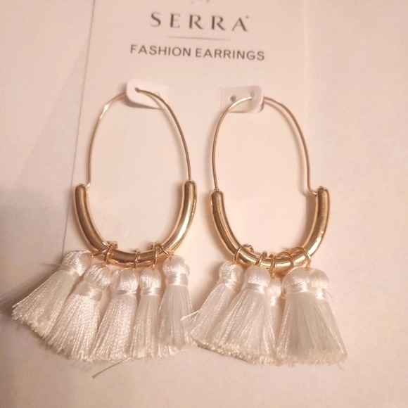 NWT - Serra Gold Tone Hoop With White Tassles Fashion Earrings. - Picture 1 of 2